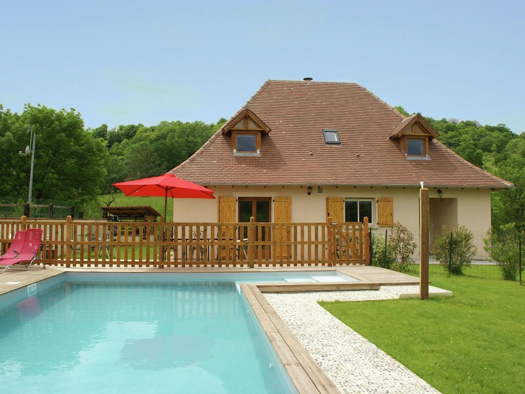 Modern Holiday Home With Private Pool Loubressac ภายนอก รูปภาพ